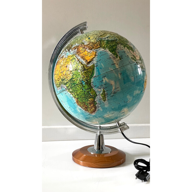 Globe terrestre vintage lumineux et reliefs, Italie