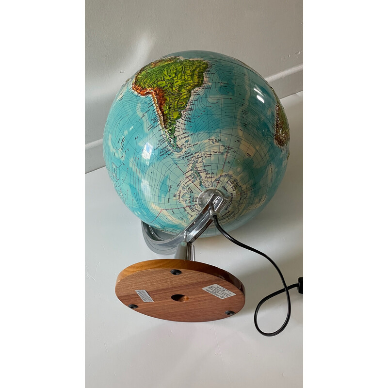 Globe terrestre vintage lumineux et reliefs, Italie