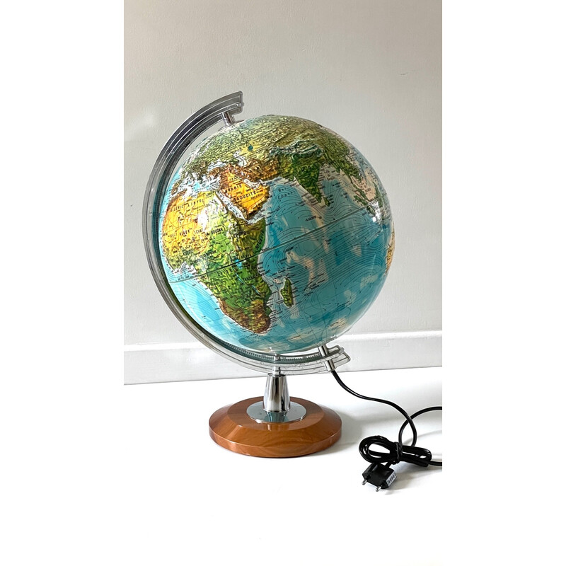 Globe terrestre vintage lumineux et reliefs, Italie