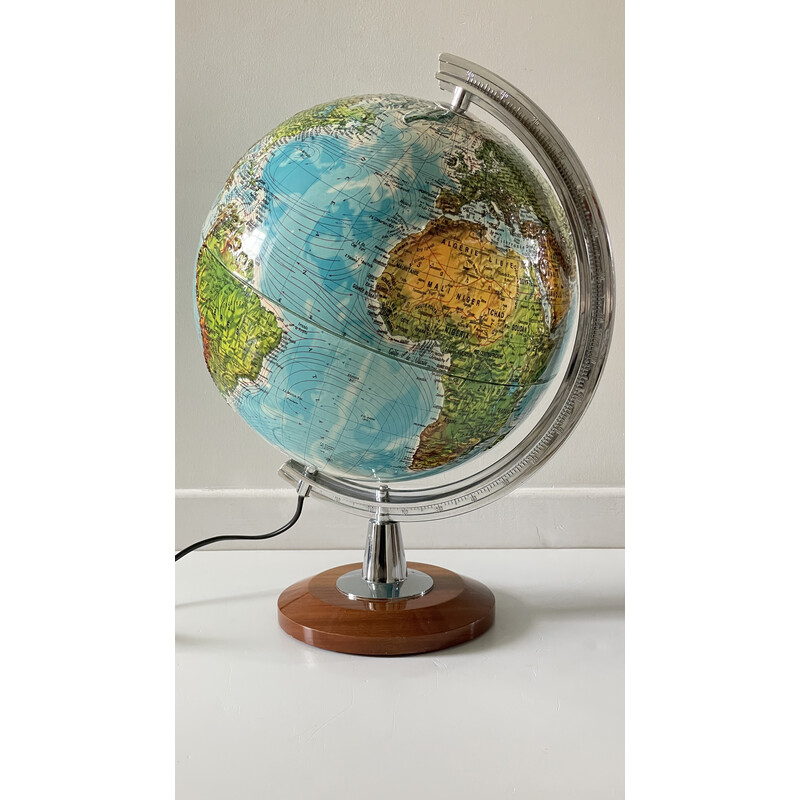 Globe terrestre vintage lumineux et reliefs, Italie