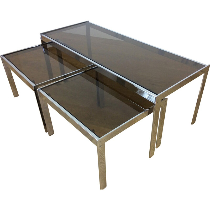 Suite de 3 tables gigognes métal chromé grises Merrow Associates en chrome et en verre - 1970