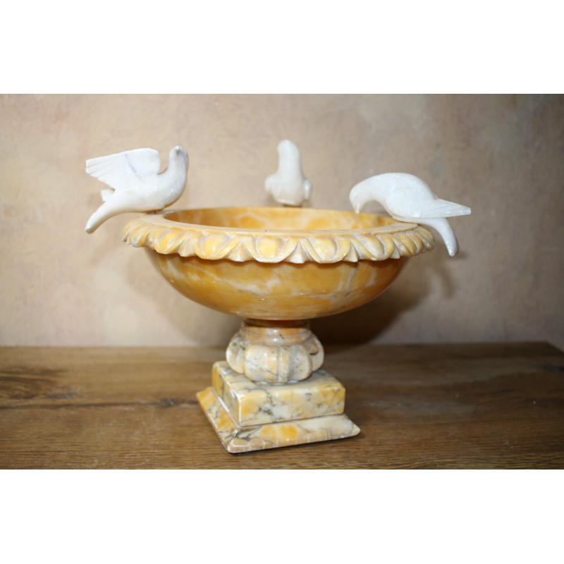 Bañera de pájaros vintage con tres pájaros de alabastro