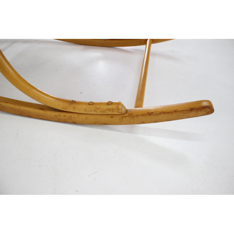 Chaise à bascule vintage en bois de hêtre par Ton, Tchécoslovaquie 1970