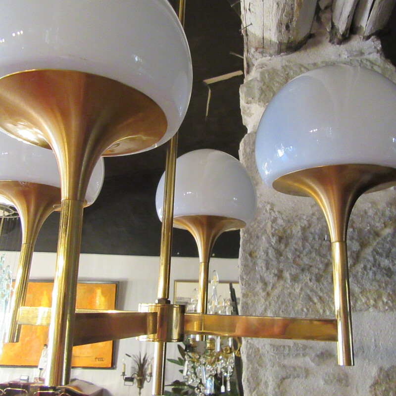Vintage hanglamp met vergulde metalen structuur en 4 reflectoren van wit opaline glas voor Amilux, 1960-1970