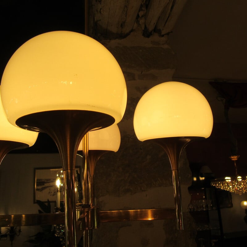 Vintage-Hängeleuchte mit vergoldeter Metallstruktur und 4 Reflektoren aus weißem Opalglas für Amilux, 1960-1970