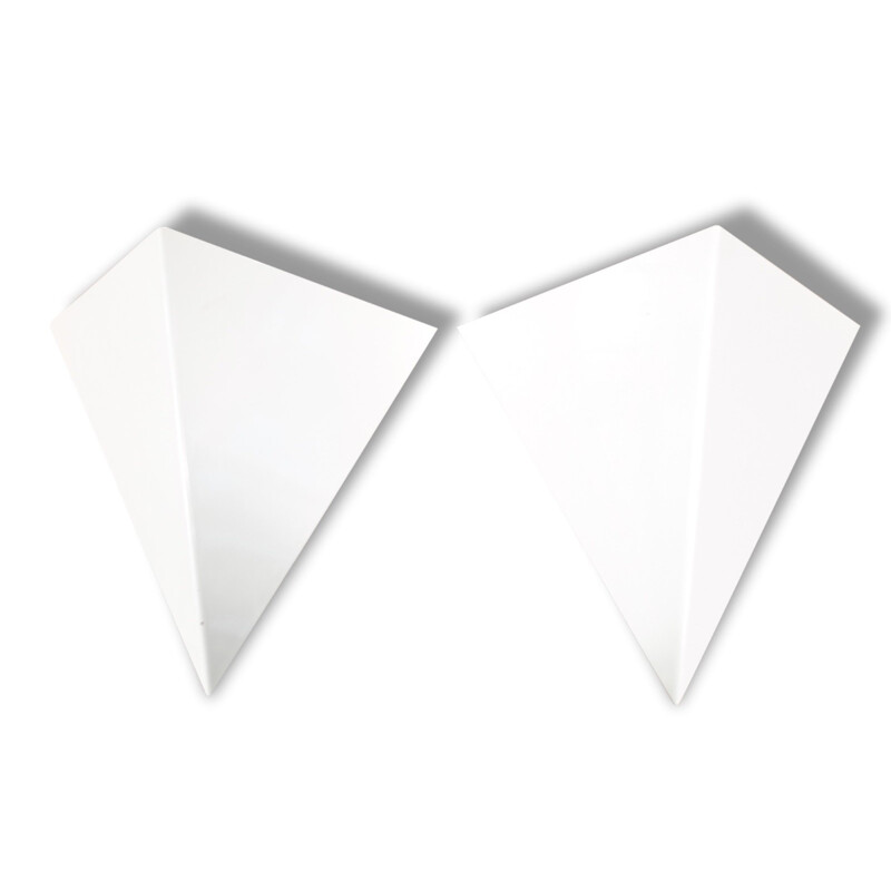 Pair of white pyramidal and painted wall lamps in metal - 1980s