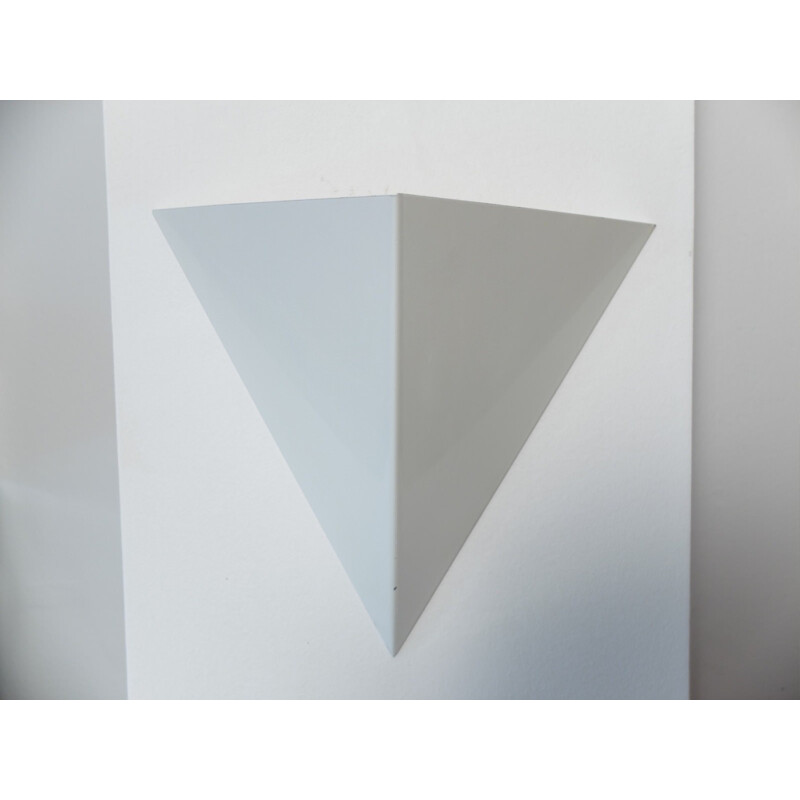 Pair of white pyramidal and painted wall lamps in metal - 1980s