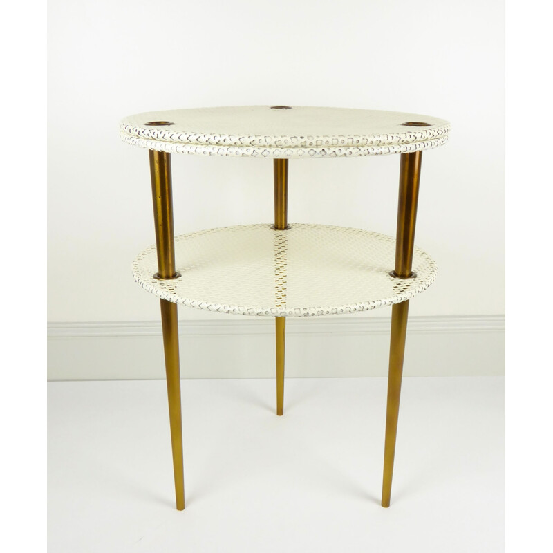 Set de trois tables gigognes "Partroy" en métal perforé blanc et laiton, Pierre CRUEGE - 1950