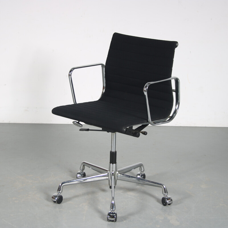 Sedia da ufficio vintage "Ea118" di Charles e Ray Eames per Vitra, Germania 2000