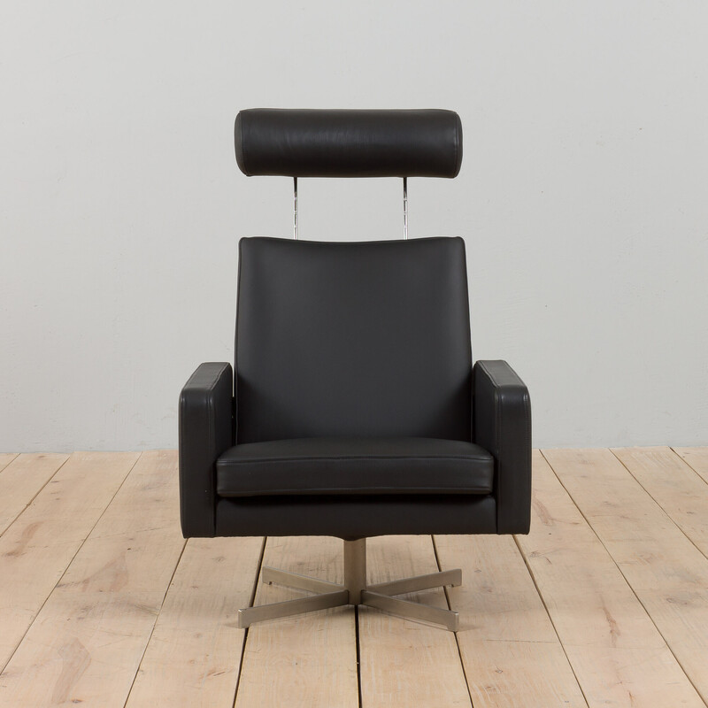 Pair of Danish mid century recliner black leather armchairs by Skipper, 1980s