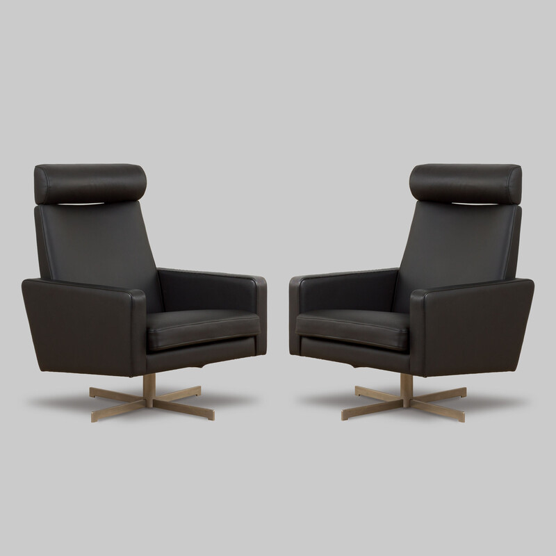 Pair of Danish mid century recliner black leather armchairs by Skipper, 1980s