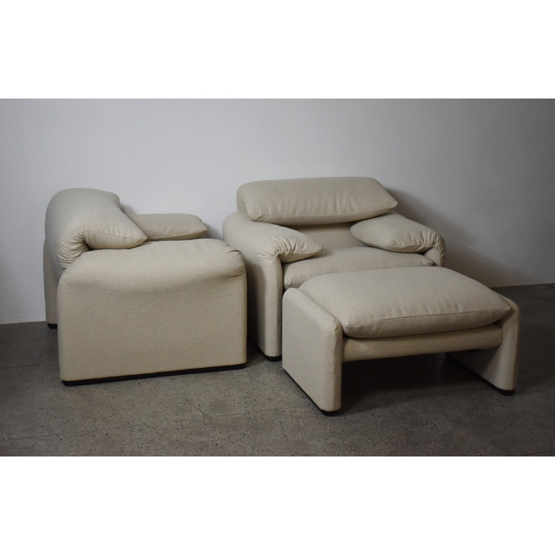 Paar vintage fauteuils en voetenbank model Maralunga van Vico Magistretti voor Cassina, Italië