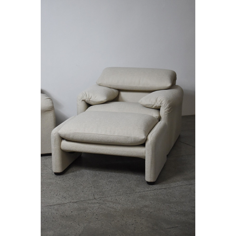 Paar vintage fauteuils en voetenbank model Maralunga van Vico Magistretti voor Cassina, Italië