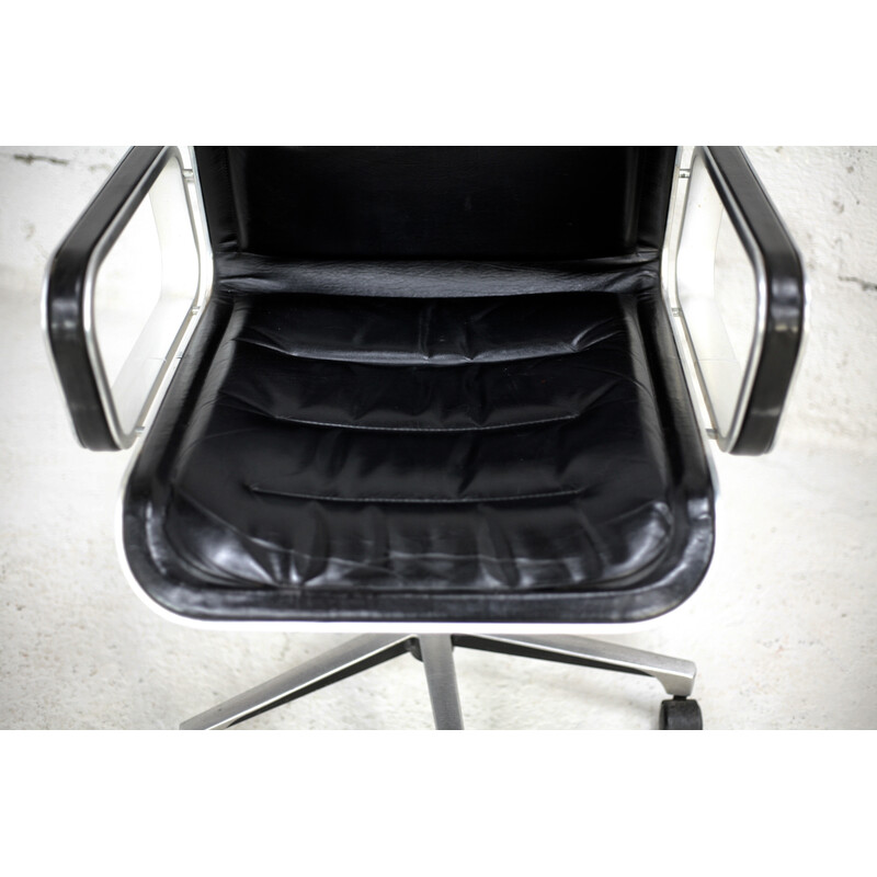 Vintage office armchair in black leather and aluminum, France 1970