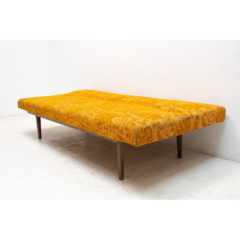 Sofá cama plegable vintage de madera de haya y tela de Miroslav Navrátil, Checoslovaquia años 60