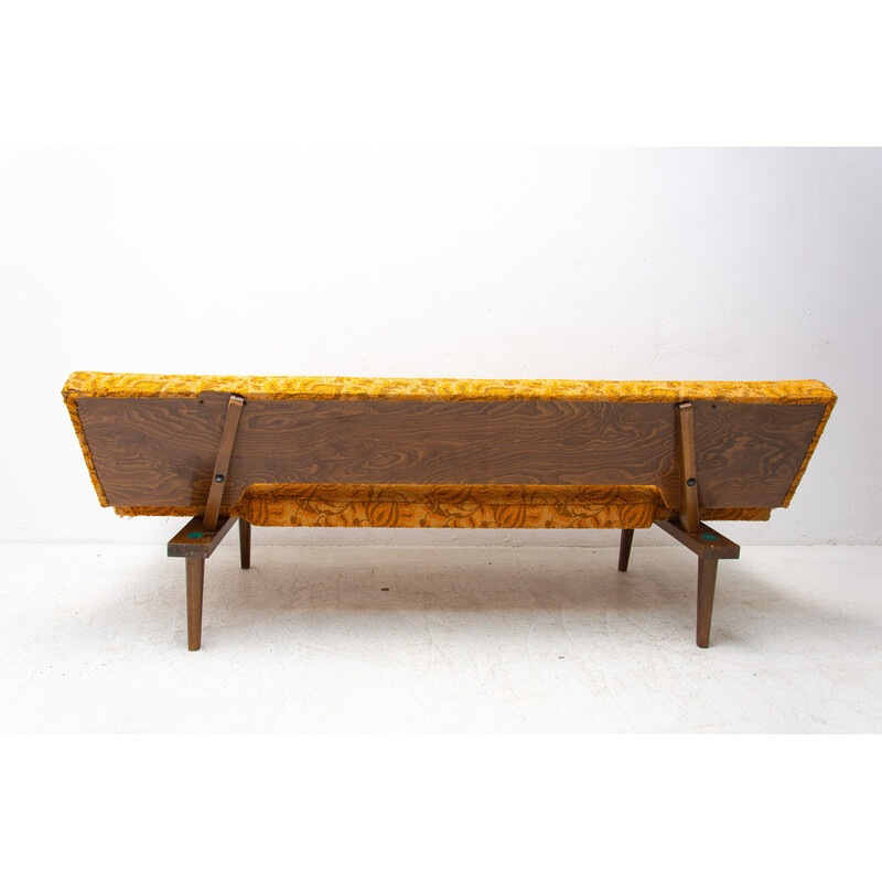 Madeira de faia e sofá-cama de tecido dobrável Vintage de Miroslav Navrátil, Checoslováquia nos anos 60