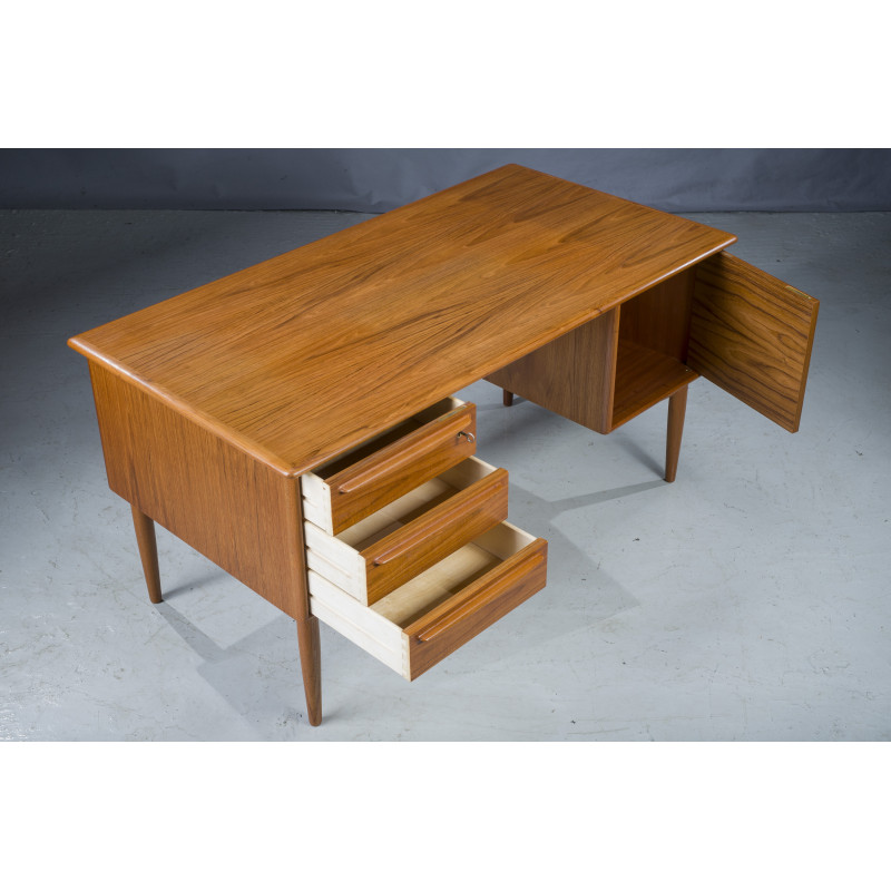 Vintage Danish teak desk por Svend Madsen para Falster, 1970