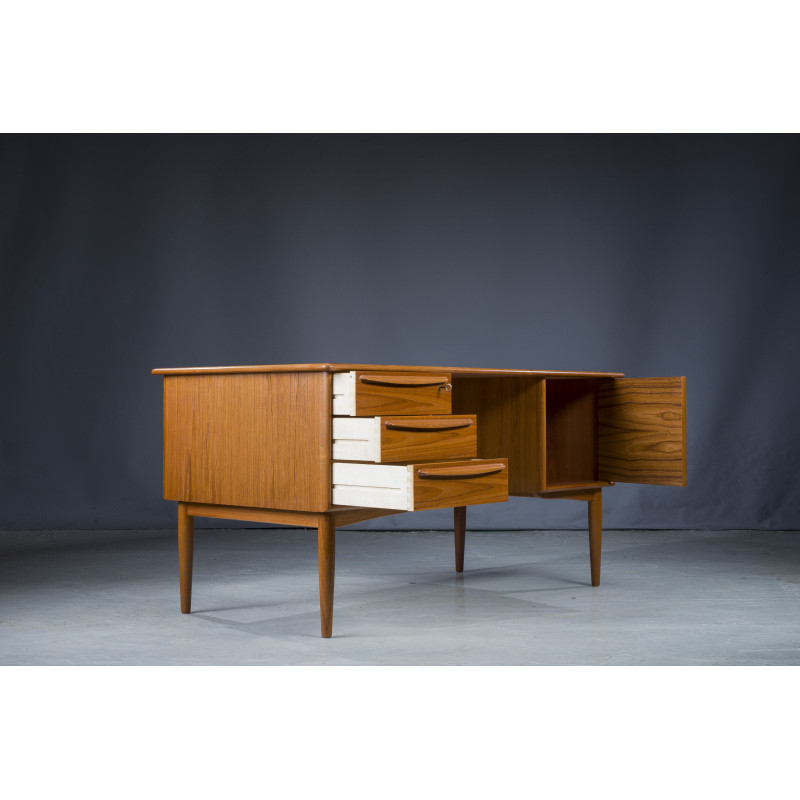 Vintage Danish teak desk por Svend Madsen para Falster, 1970