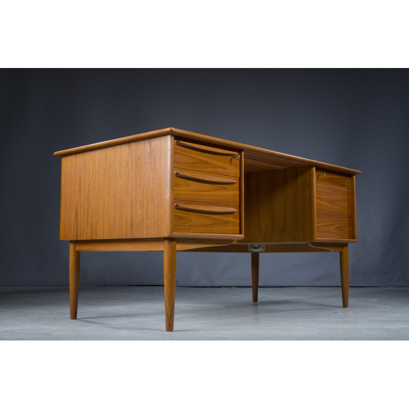 Vintage Danish teak desk por Svend Madsen para Falster, 1970