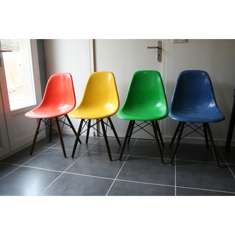 Suite of 4 DSW chairs, Chales & Ray EAMES - 1970s