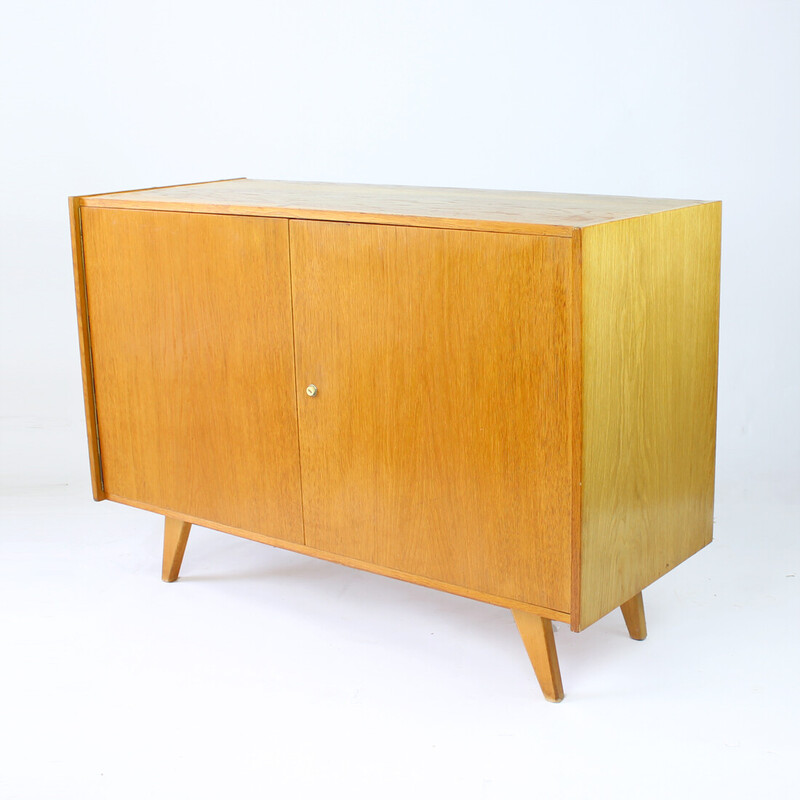 Credenza vintage U 450 in legno di quercia di Jiri Jiroutek per Interier Praha, Cecoslovacchia 1960