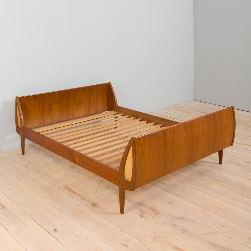 Vintage Danish teak bed por Sigfred Omann para Olholm Mobelfabrik, 1960