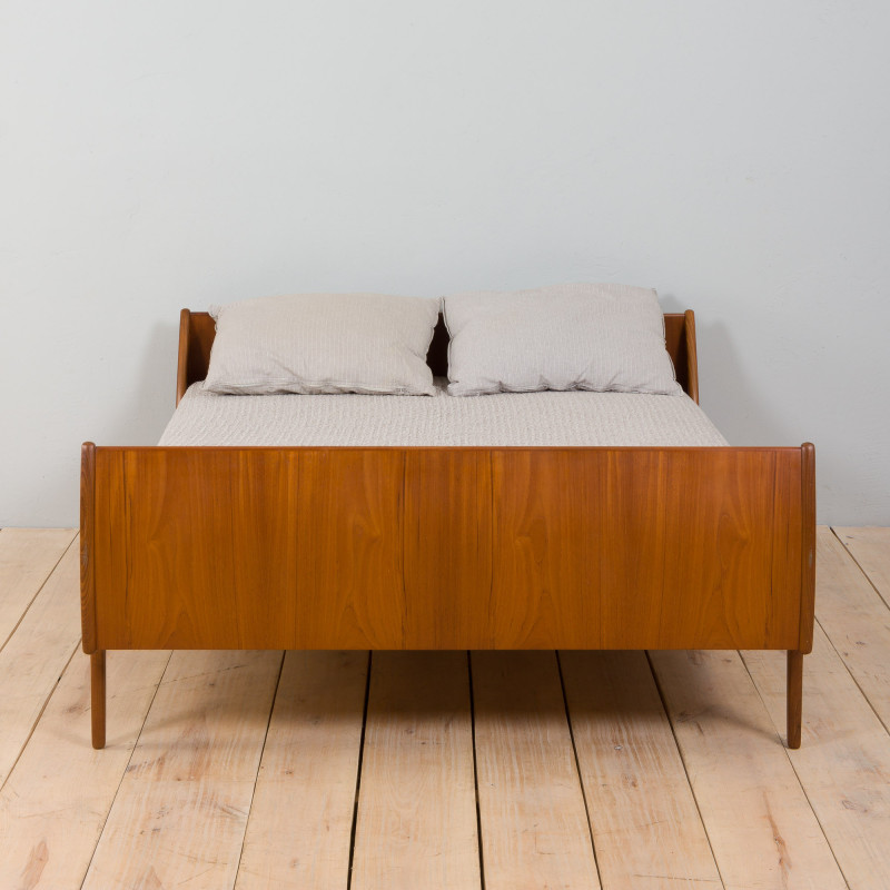 Vintage Danish teak bed por Sigfred Omann para Olholm Mobelfabrik, 1960