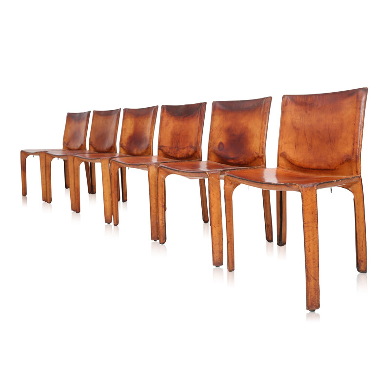 Six chaises patinées "CAB 412" Cassina en cuir de cognac, Mario BELLINI - 1970