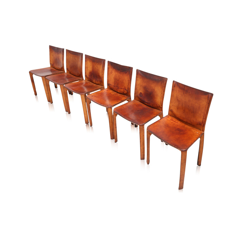 Six chaises patinées "CAB 412" Cassina en cuir de cognac, Mario BELLINI - 1970