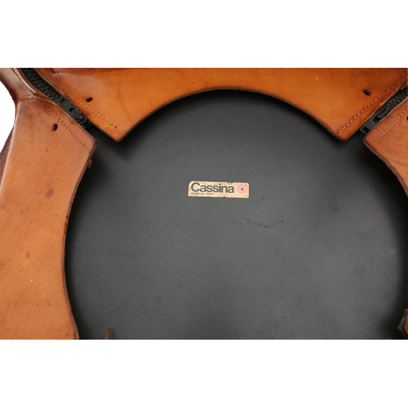 Six chaises patinées "CAB 412" Cassina en cuir de cognac, Mario BELLINI - 1970