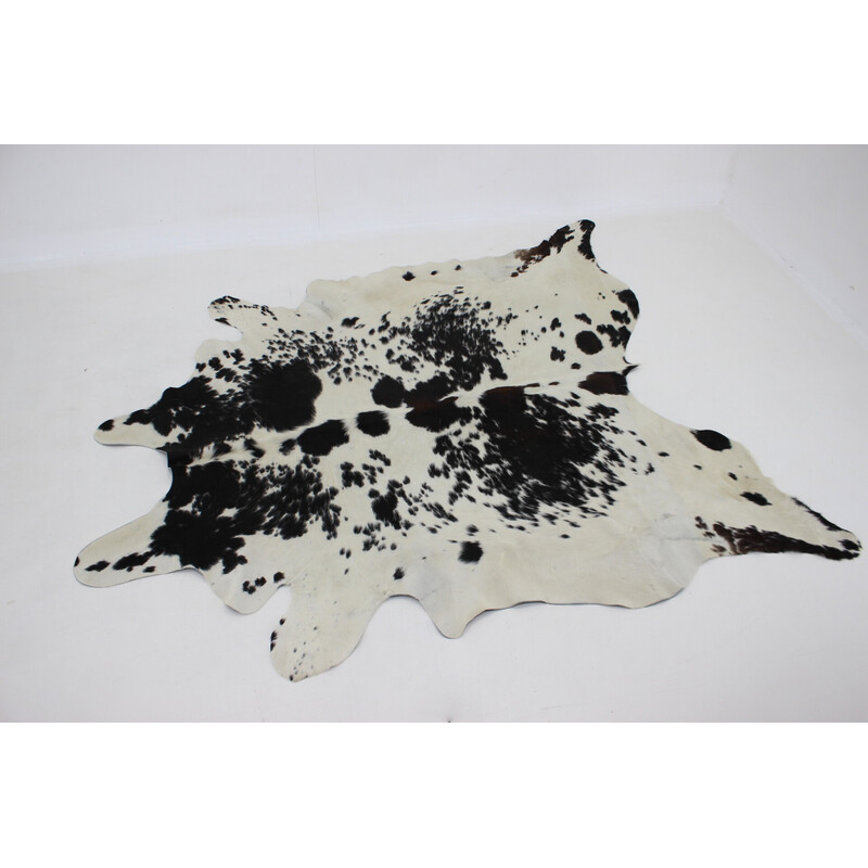 Tapis vintage en peau de vache noir et blanc