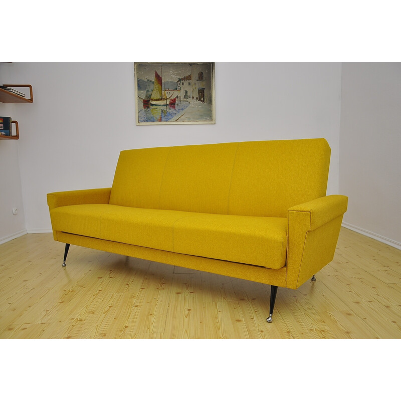 Gelbes Vintage-Bettsofa auf Metallbeinen, 1970