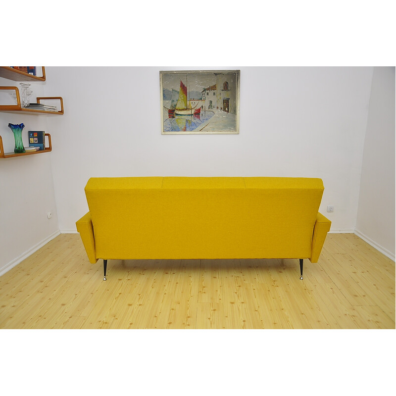 Sofá-cama amarelo vintage sobre pés metálicos, 1970