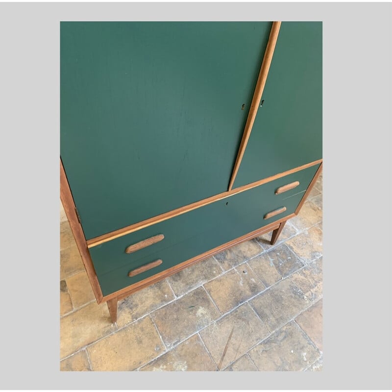 Buffet scandinave vintage peint en vert forêt