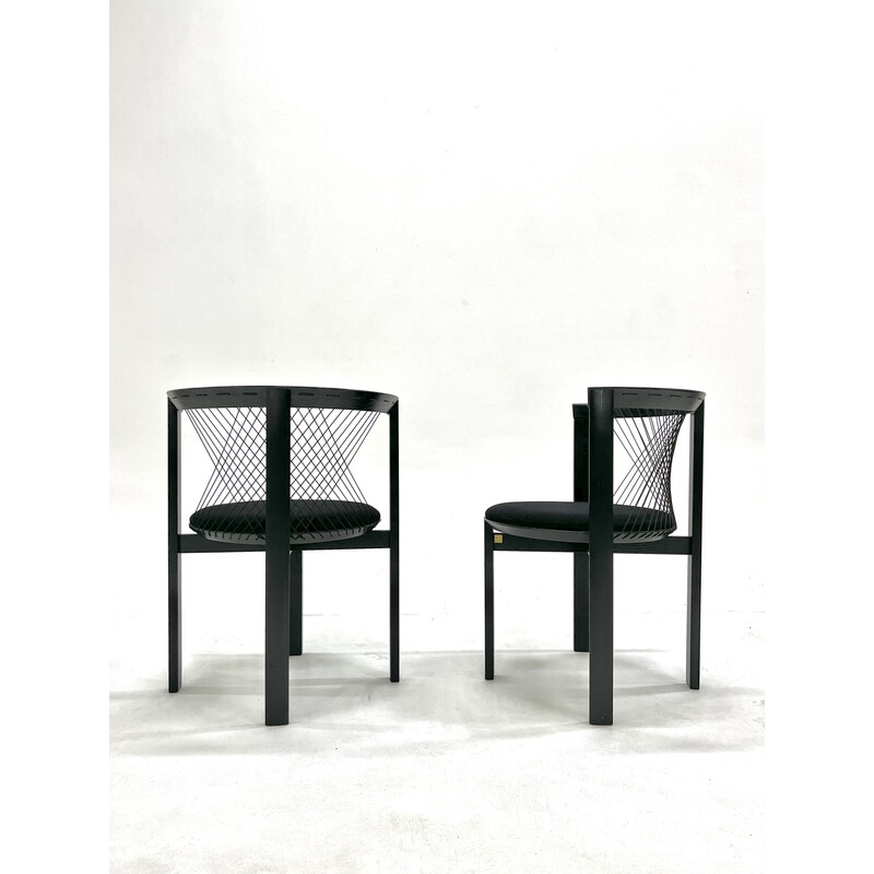 Paar vintage strijkstoelen in gebeitst essenhout en zwarte wollen stof van Niels Jorgen Haugesen voor Tranekaer, 1980