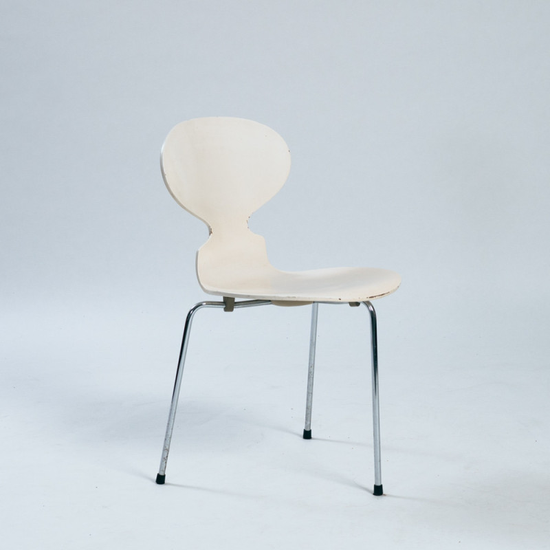 Ensemble de 6 chaises tripodes vintage Ant 3100 blanches par Arne Jacobsen pour Fritz Hansen