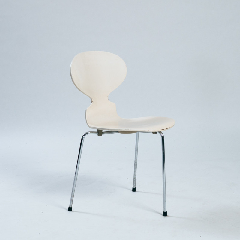 Set of 6 vintage white 3100 tripod Ant chairs by Arne Jacobsen for Fritz Hansen