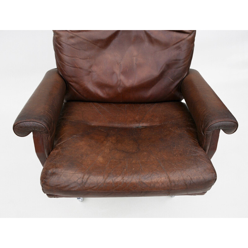 Paire de deux fauteuils marron pivotants en cuir et en chrome - 1950