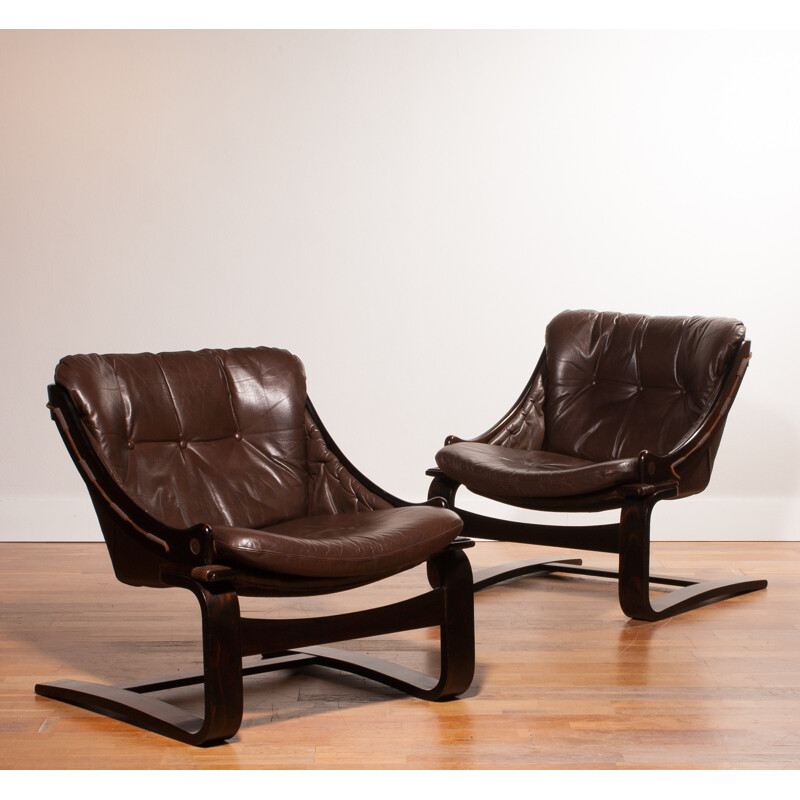 Pair of lounge chairs in brown leather - 1980s