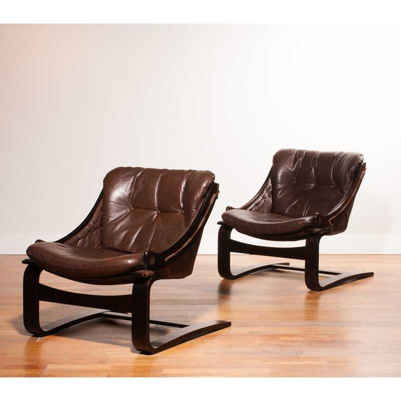 Paire de fauteuils lounges en cuir brun foncé - 1980