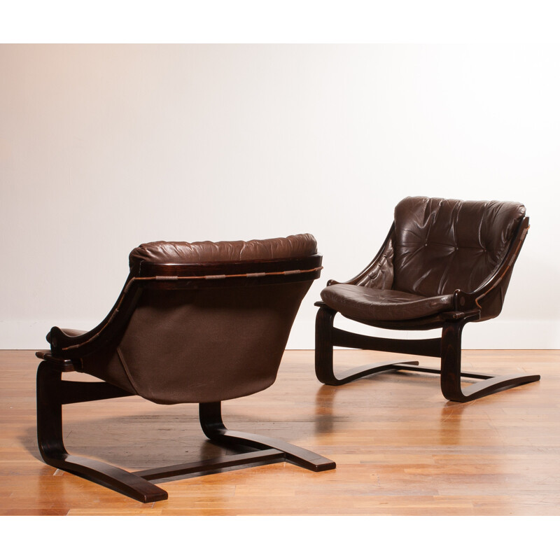 Pair of lounge chairs in brown leather - 1980s