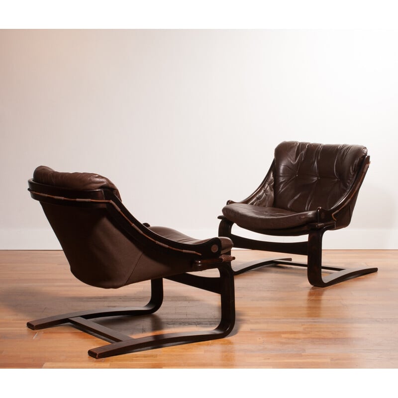 Pair of lounge chairs in brown leather - 1980s