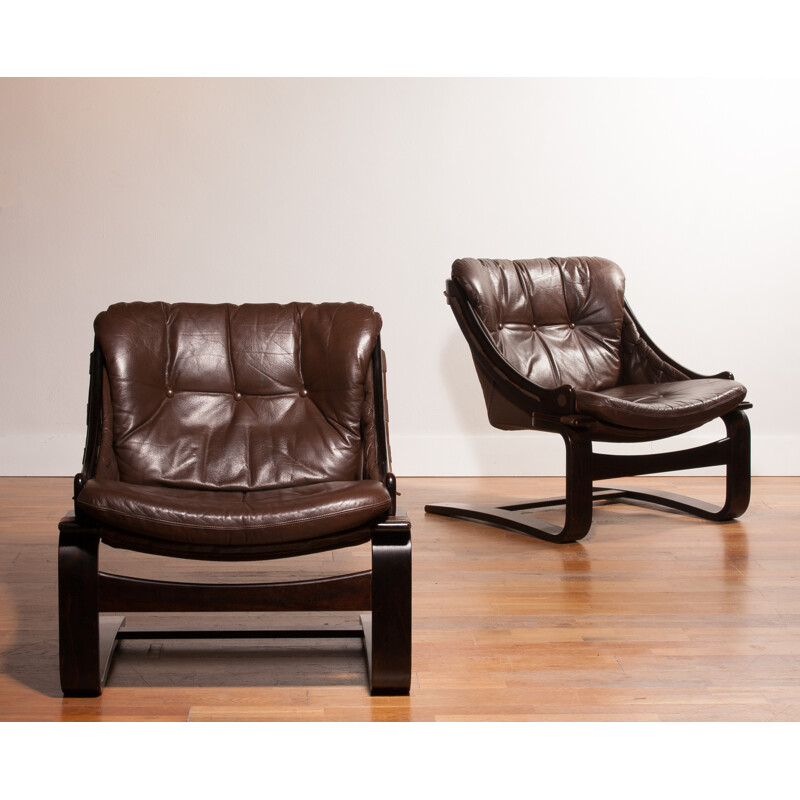 Pair of lounge chairs in brown leather - 1980s