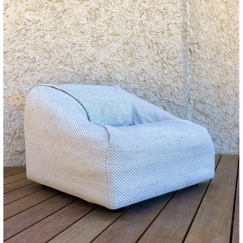 Vintage armchair in speckled ecru fabric, Italy 1980