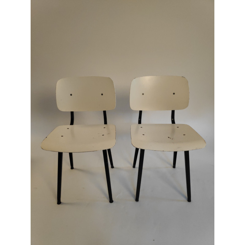 Paire de chaises industrielles vintage Revolt blanc de Friso Kramer pour Ahrend De Cirkel, 1966