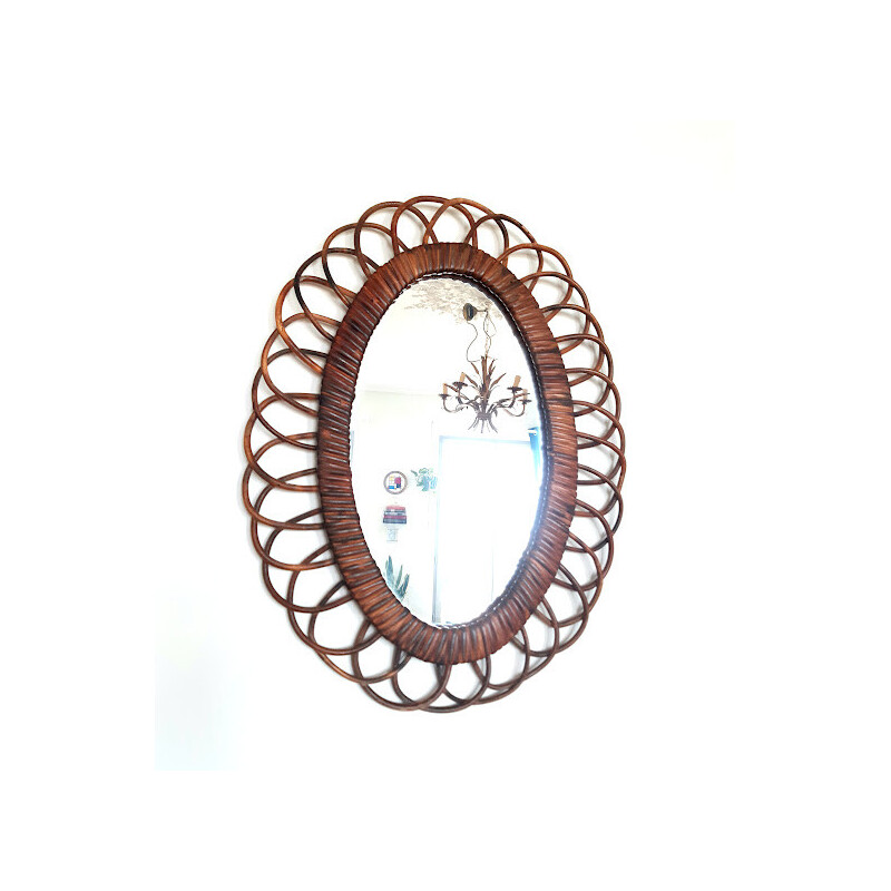 Espejo ovalado de ratán vintage, 1960