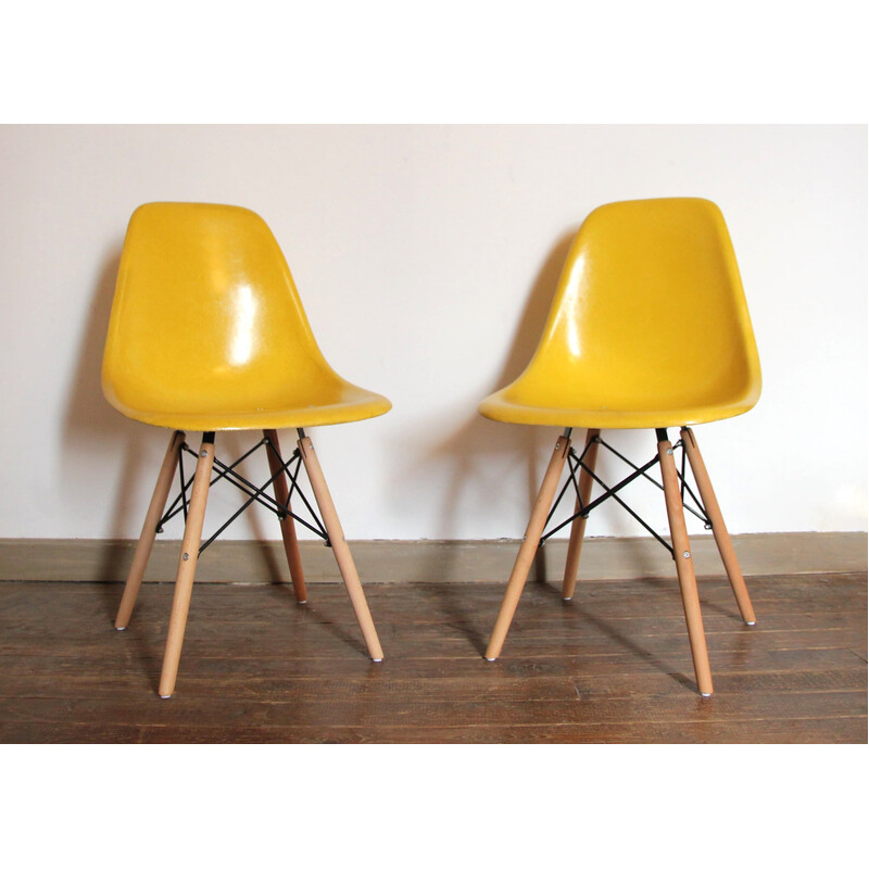 Par de cadeiras Dsw amarelas vintage de Charles e Ray Eames para Herman Miller