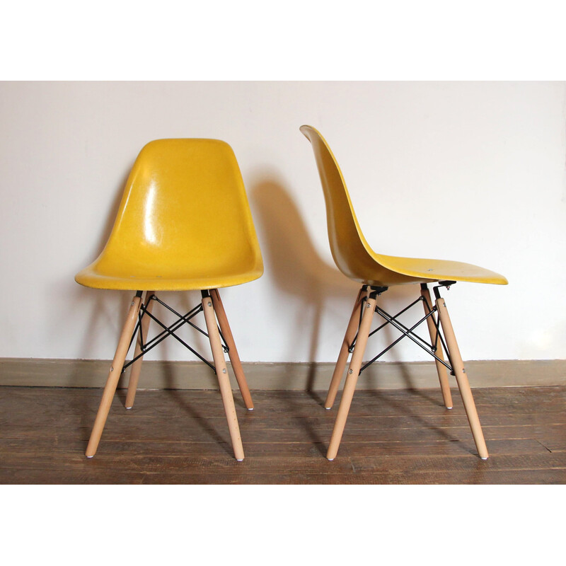 Paar Vintage Dsw Stühle gelb von Charles und Ray Eames für Herman Miller