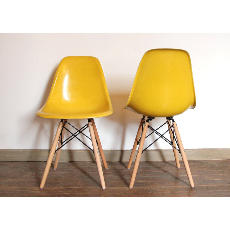 Paar Vintage Dsw Stühle gelb von Charles und Ray Eames für Herman Miller