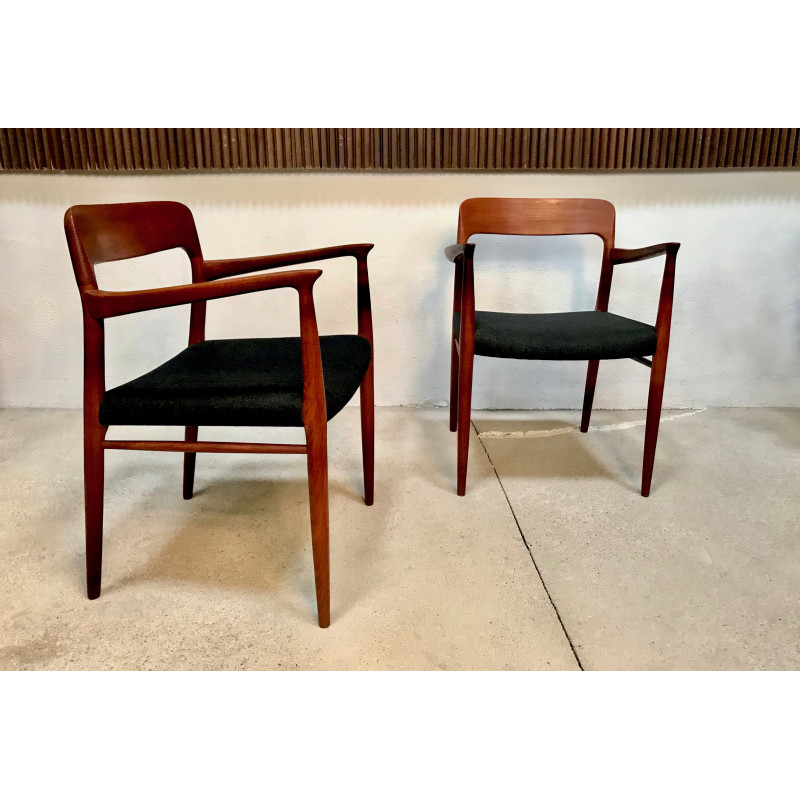Paar vintage Deense teakhouten en wollen fauteuils "Model 56" van Niels O. Møller voor J.L. Møllers, 1954